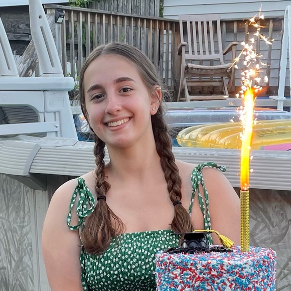 Meet your Posher, Amanda - Picture 1 of 1